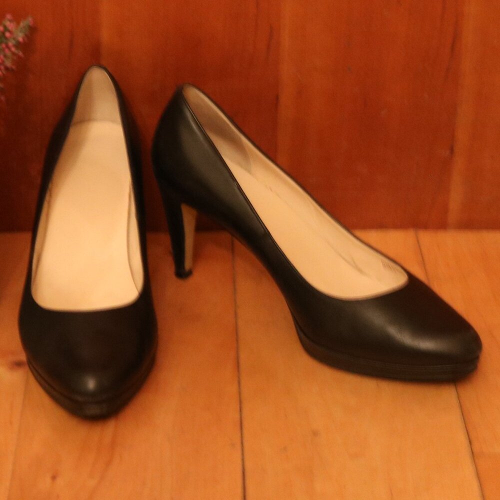 Cole Haan Chelsea Black Leather Platform Classic Heels Sz 7.5